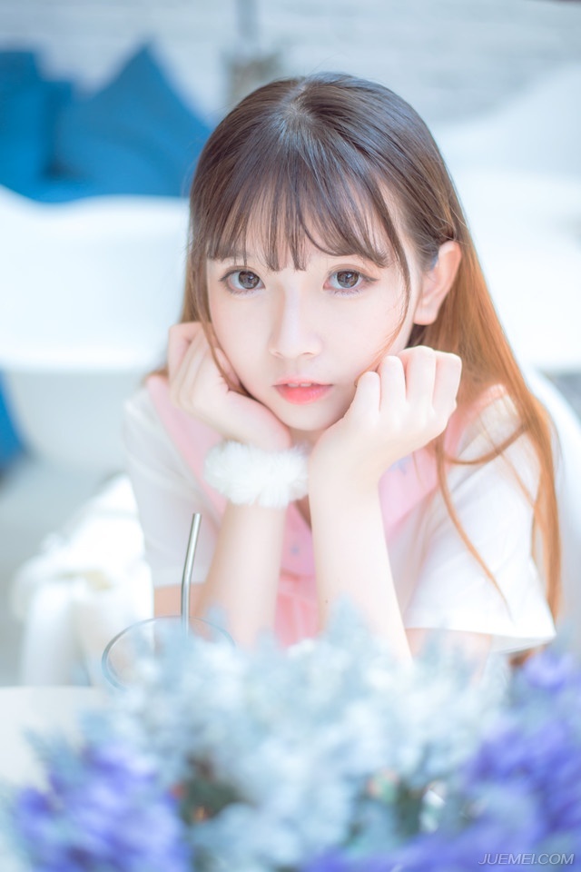 在这城市里,我相信一定会有那麼一个人,想著同样的事情,怀著相似的频率,在某站寂寞的出口,安排好了与我相遇